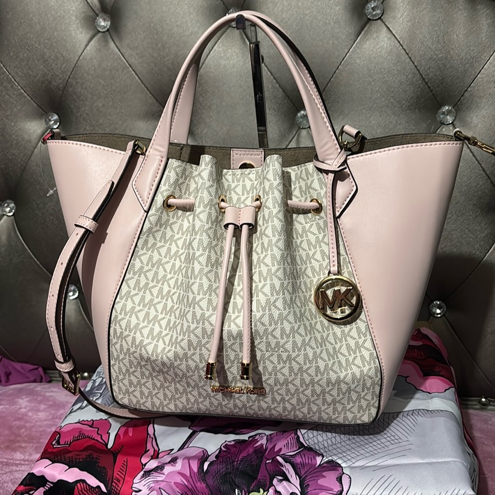 NWT Michael Kors Phoebe Large Draw String Bucket Grab Bag
